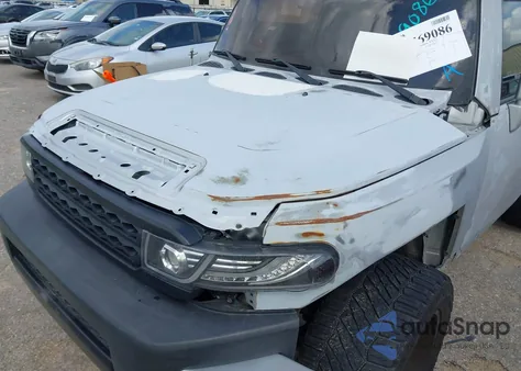 2008 Toyota Fj Cruiser z USA, uszkodzony, nr VIN JTEBU11F18K011509